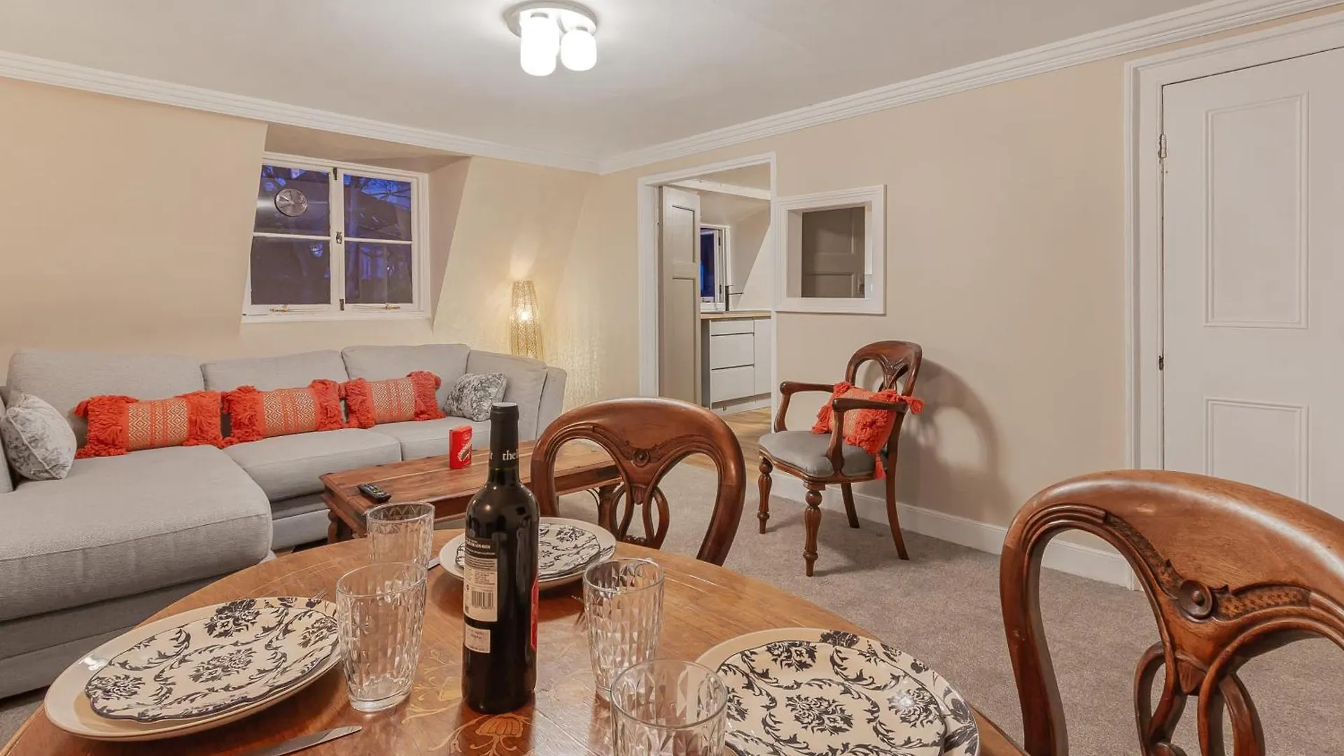 Spacestation Four 4 Bedroom Serviced Apartment By Altoluxoexperience Short Lets & Serviced Accommodation With Free Wifi Bristol 0*,