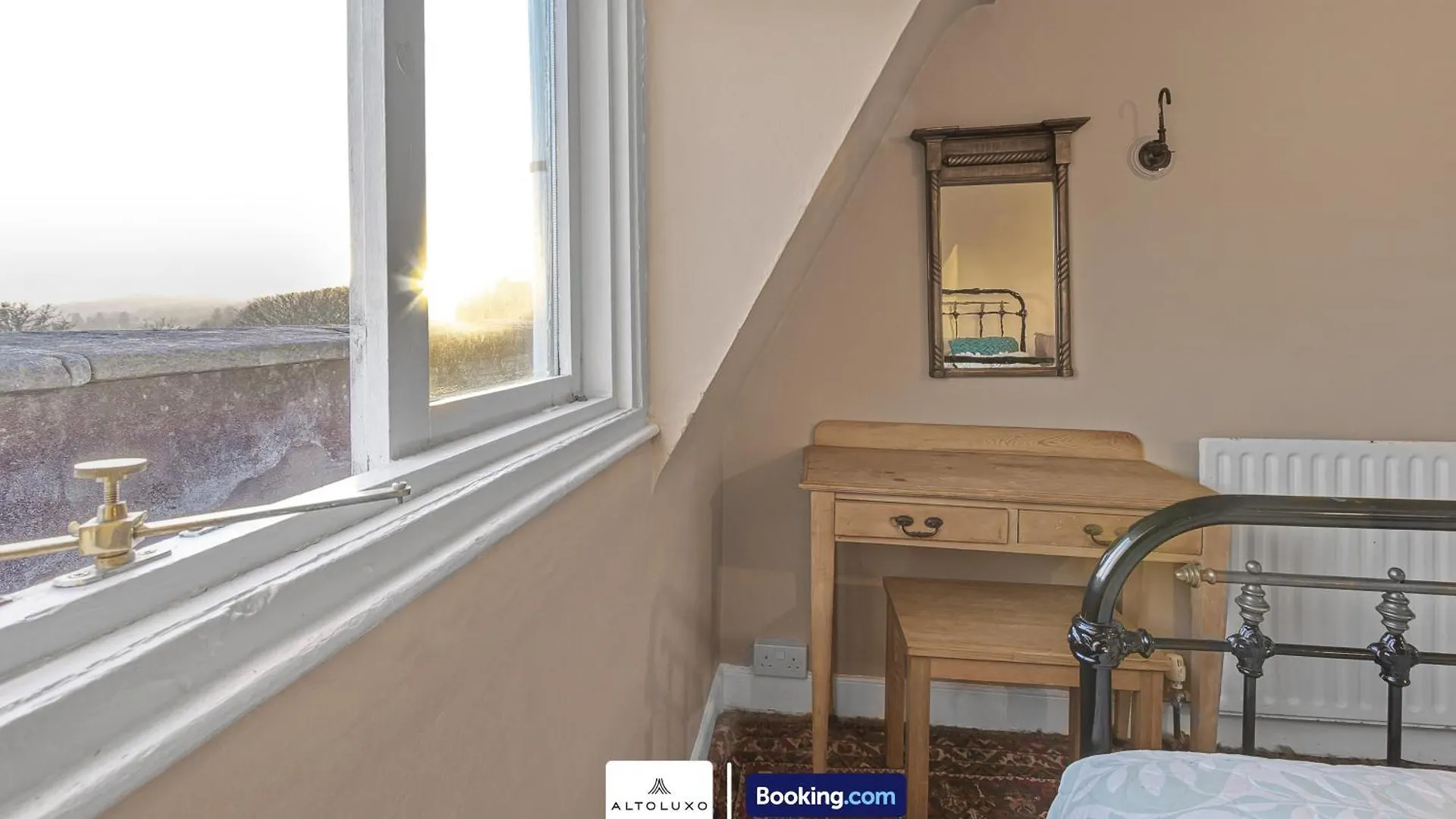 Spacestation Four 4 Bedroom Serviced Apartment By Altoluxoexperience Short Lets & Serviced Accommodation With Free Wifi Bristol