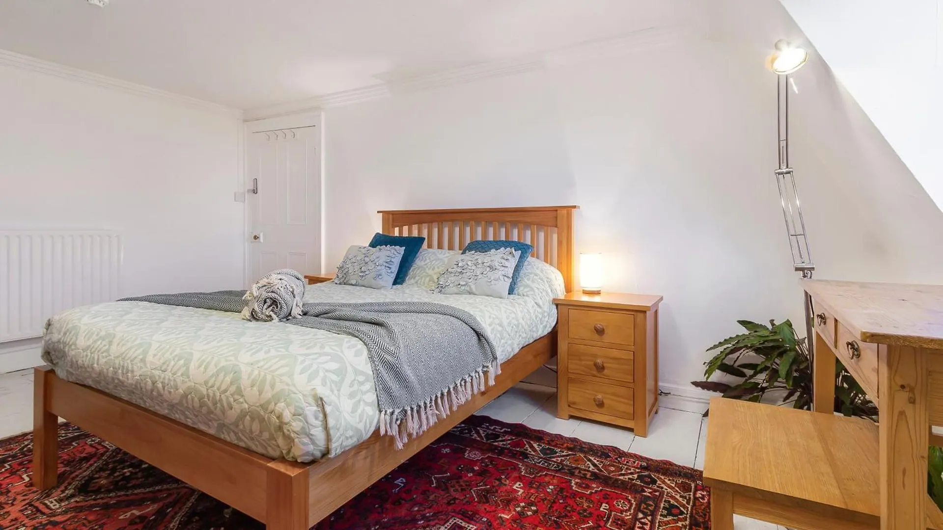 Spacestation Four 4 Bedroom Serviced Apartment By Altoluxoexperience Short Lets & Serviced Accommodation With Free Wifi Bristol Royaume-Uni
