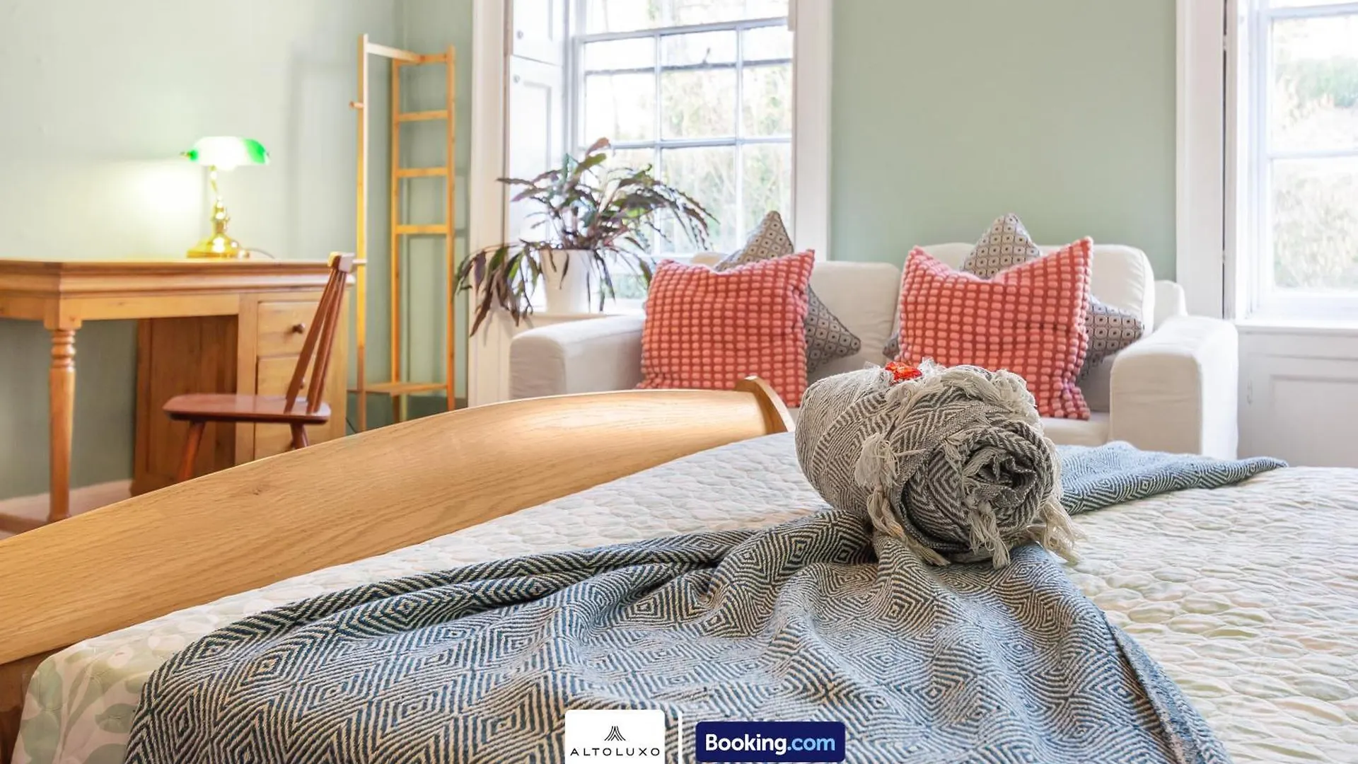 Spacestation Four 4 Bedroom Serviced Apartment By Altoluxoexperience Short Lets & Serviced Accommodation With Free Wifi Bristol