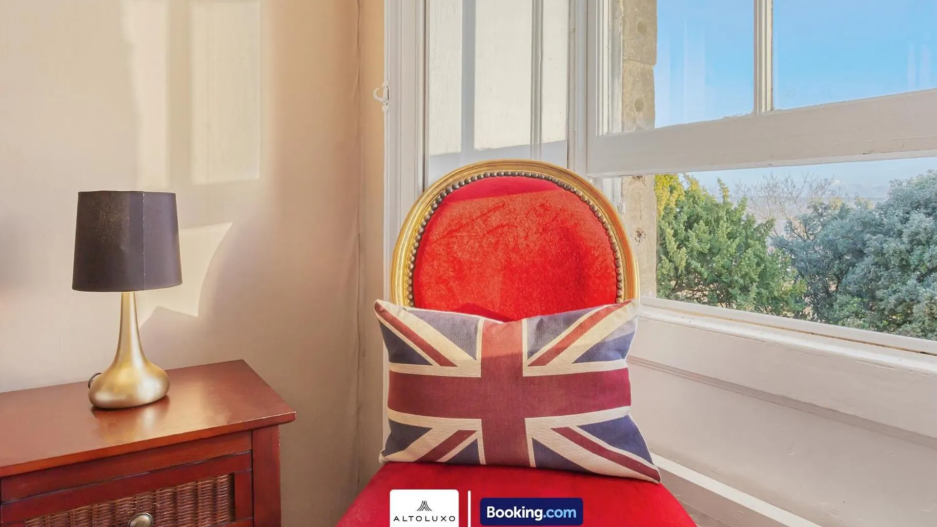 Spacestation Four 4 Bedroom Serviced Apartment By Altoluxoexperience Short Lets & Serviced Accommodation With Free Wifi Bristol