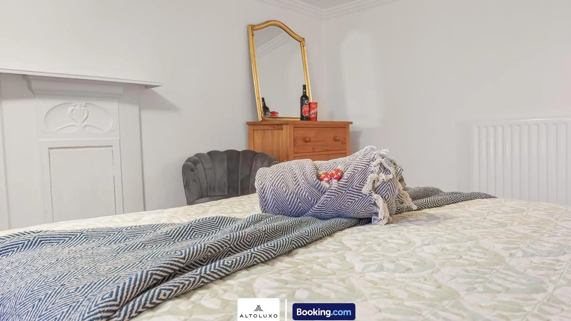 Spacestation Four 4 Bedroom Serviced Apartment By Altoluxoexperience Short Lets & Serviced Accommodation With Free Wifi Bristol