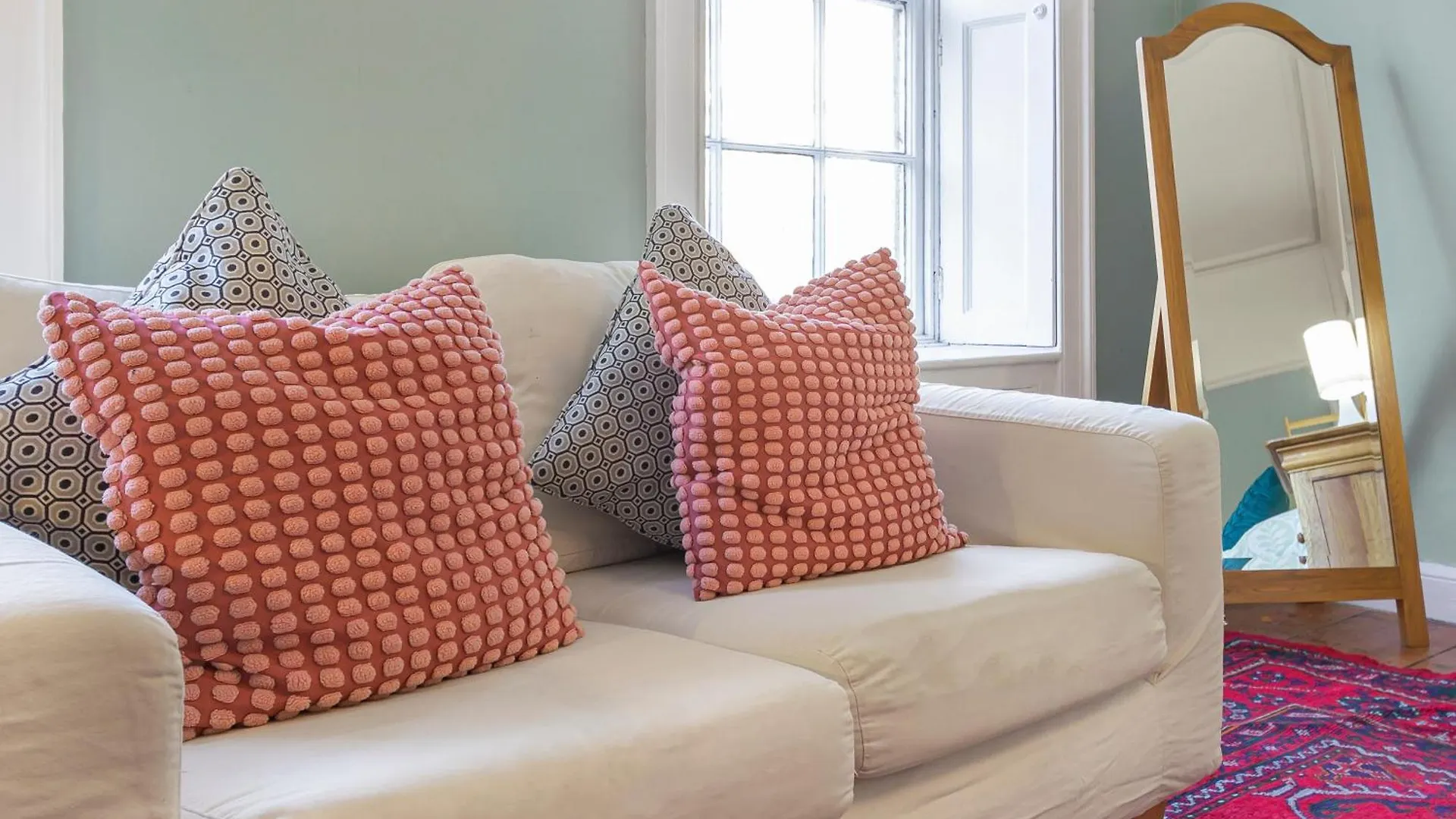 Spacestation Four 4 Bedroom Serviced Apartment By Altoluxoexperience Short Lets & Serviced Accommodation With Free Wifi Bristol