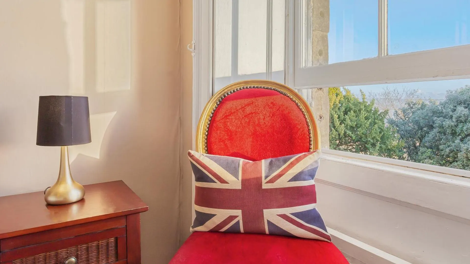 Spacestation Four 4 Bedroom Serviced Apartment By Altoluxoexperience Short Lets & Serviced Accommodation With Free Wifi Bristol 0*,