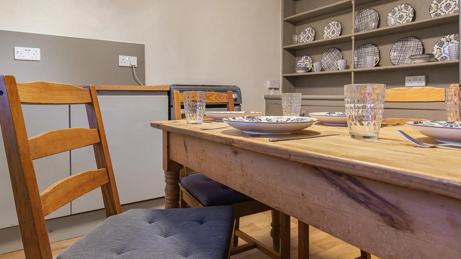 Spacestation Four 4 Bedroom Serviced Apartment By Altoluxoexperience Short Lets & Serviced Accommodation With Free Wifi Bristol