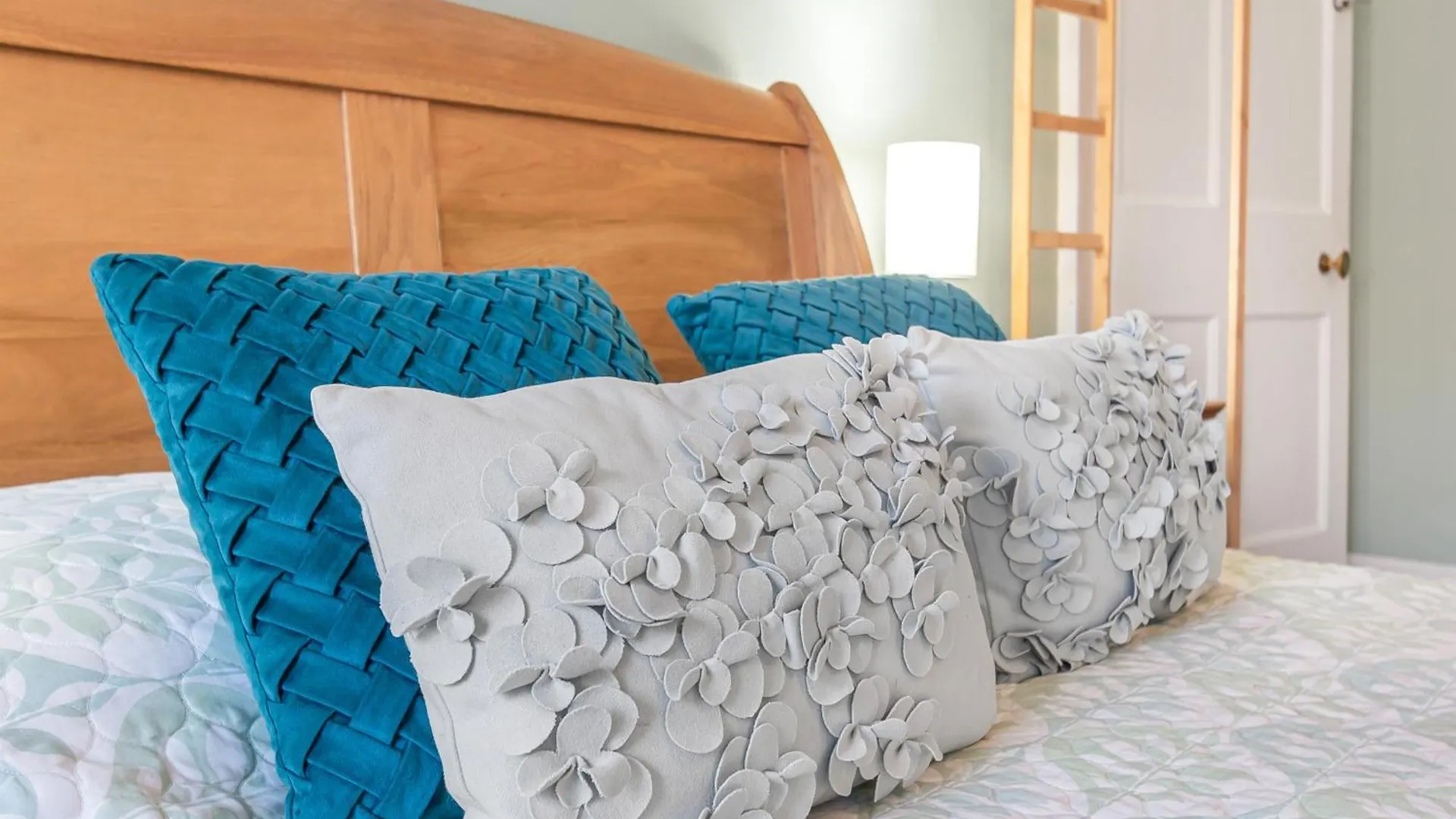 Spacestation Four 4 Bedroom Serviced Apartment By Altoluxoexperience Short Lets & Serviced Accommodation With Free Wifi Bristol