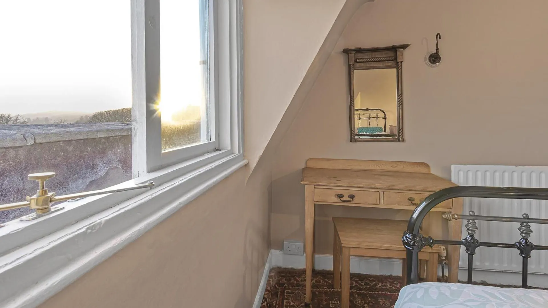 Spacestation Four 4 Bedroom Serviced Apartment By Altoluxoexperience Short Lets & Serviced Accommodation With Free Wifi Bristol