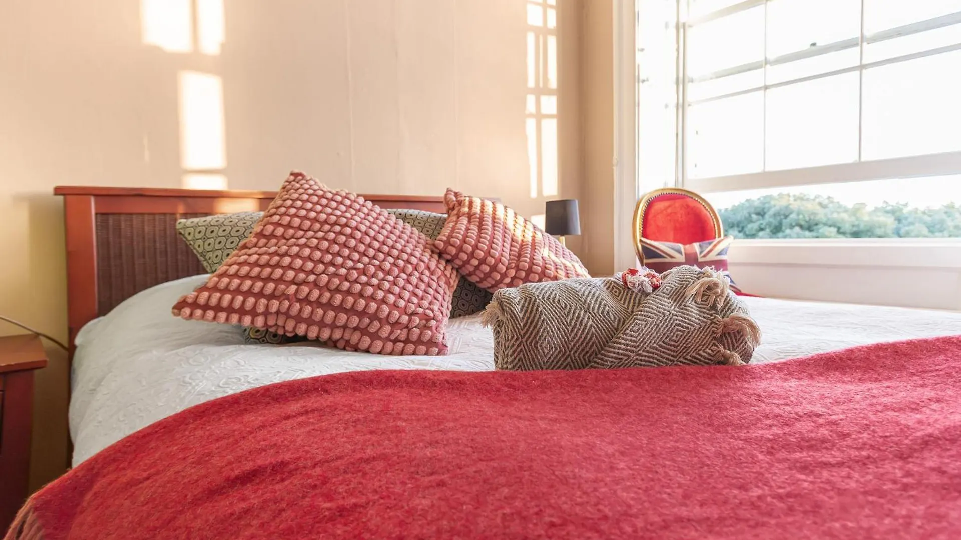 Spacestation Four 4 Bedroom Serviced Apartment By Altoluxoexperience Short Lets & Serviced Accommodation With Free Wifi Bristol United Kingdom