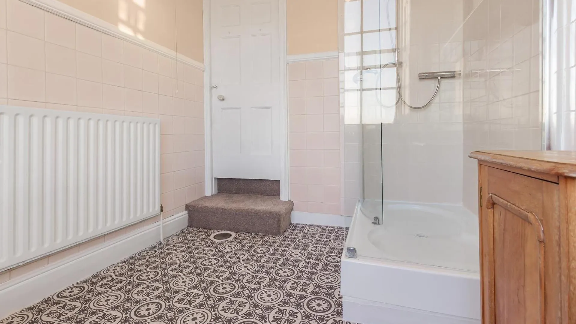 Spacestation Four 4 Bedroom Serviced Apartment By Altoluxoexperience Short Lets & Serviced Accommodation With Free Wifi Bristol