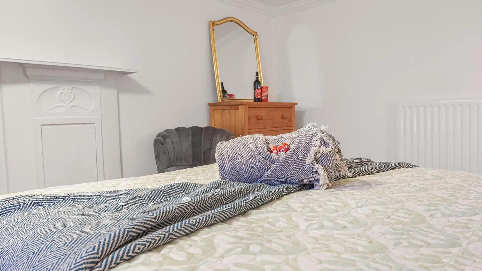 Spacestation Four 4 Bedroom Serviced Apartment By Altoluxoexperience Short Lets & Serviced Accommodation With Free Wifi Bristol United Kingdom