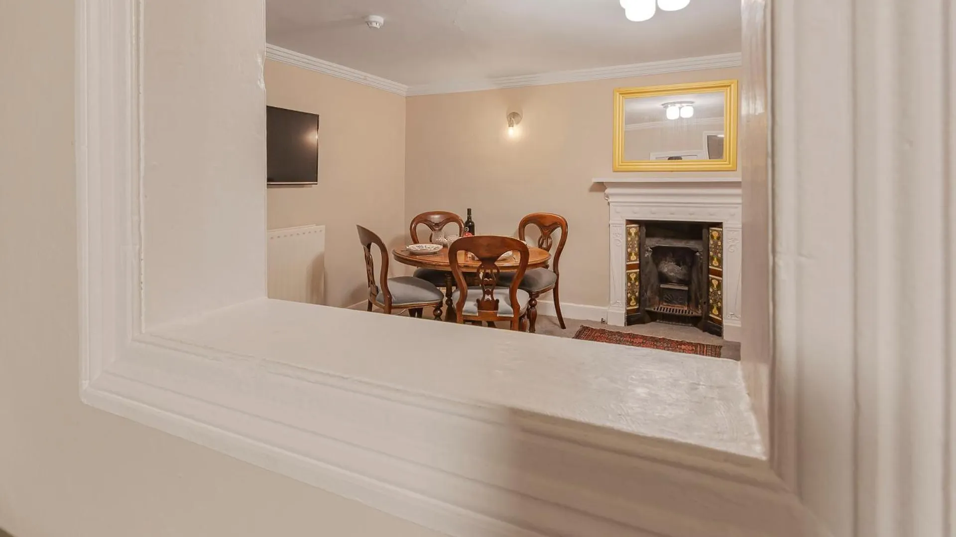 Spacestation Four 4 Bedroom Serviced Apartment By Altoluxoexperience Short Lets & Serviced Accommodation With Free Wifi Bristol