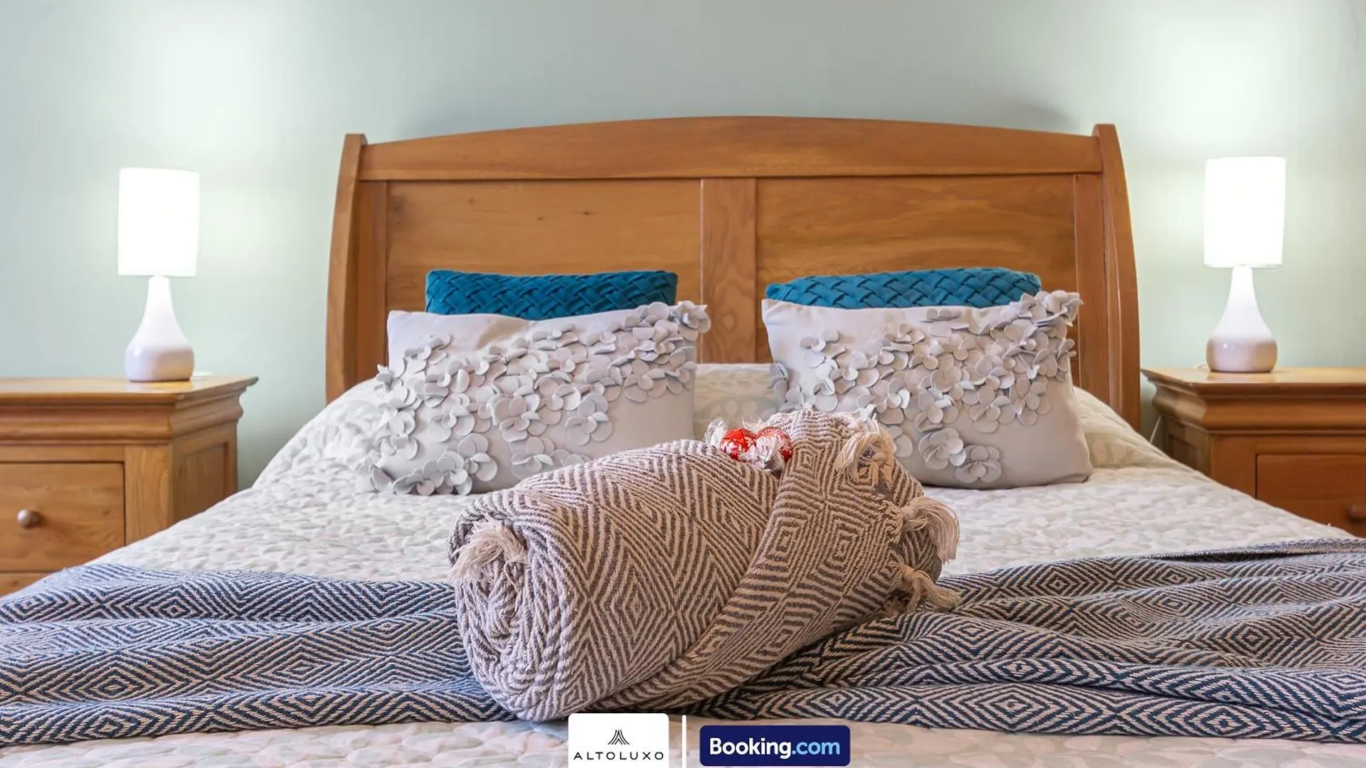 Spacestation Four 4 Bedroom Serviced Apartment By Altoluxoexperience Short Lets & Serviced Accommodation With Free Wifi Bristol