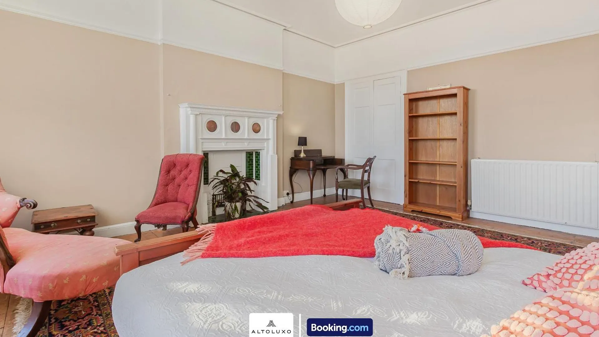Spacestation Four 4 Bedroom Serviced Apartment By Altoluxoexperience Short Lets & Serviced Accommodation With Free Wifi Bristol